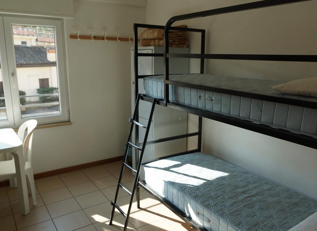 Ostello Della Gioventu Benacus Riva del Garda Quarto foto